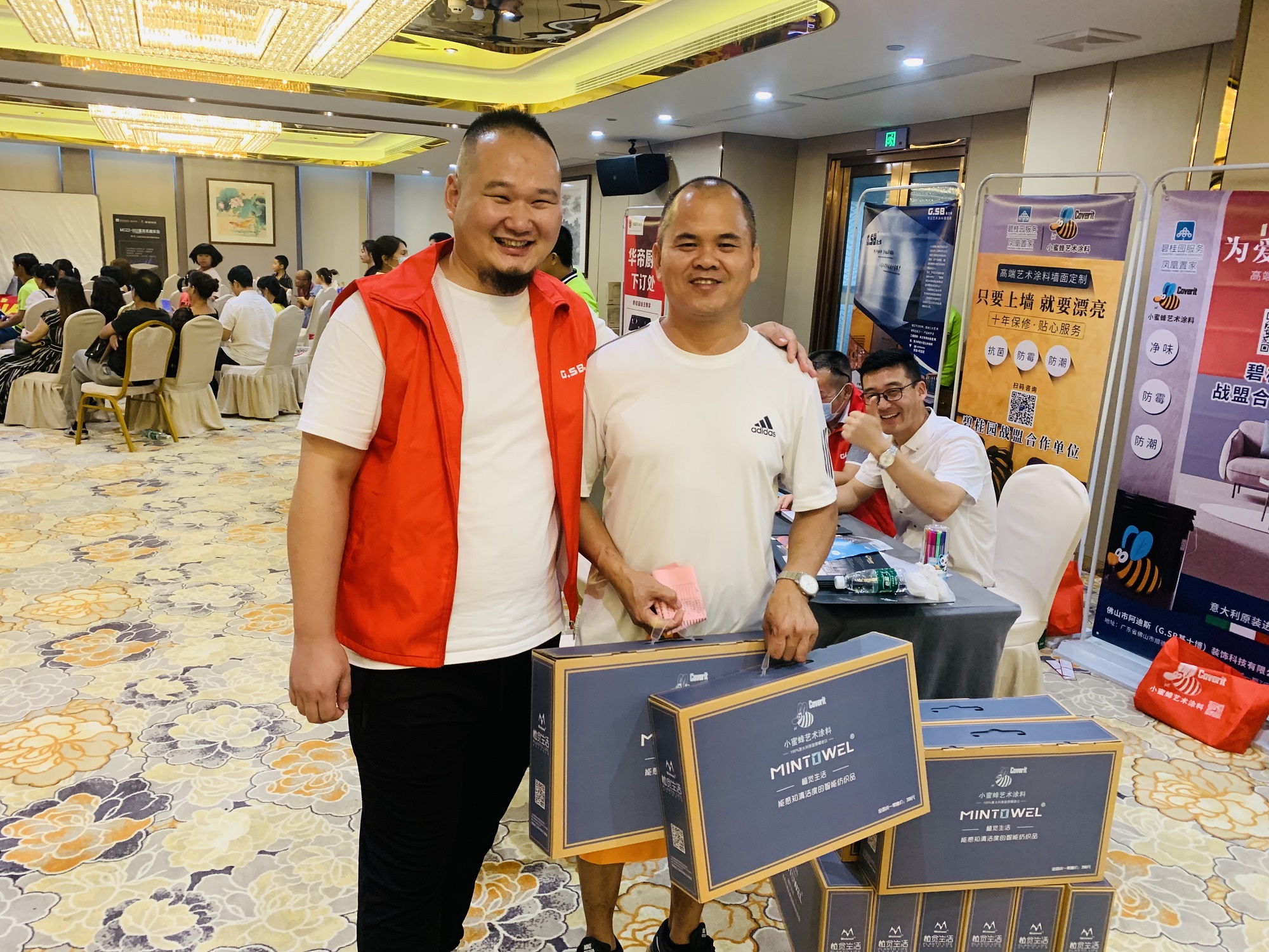 小蜜蜂艺术涂料阳江中集碧桂园服务业主见面会：致力精品打造
