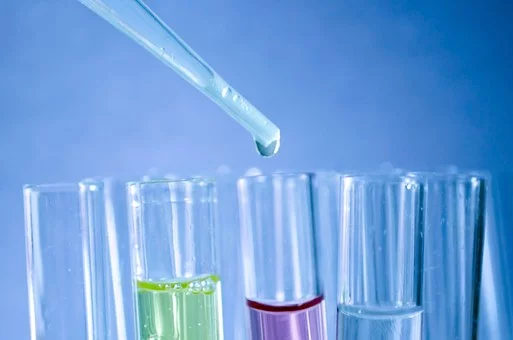 常温自固化水性环氧树脂乳液的制备及性能研究