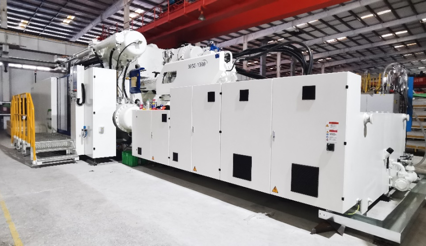 比亚迪多色车灯生产采用海天定制多组分注塑机