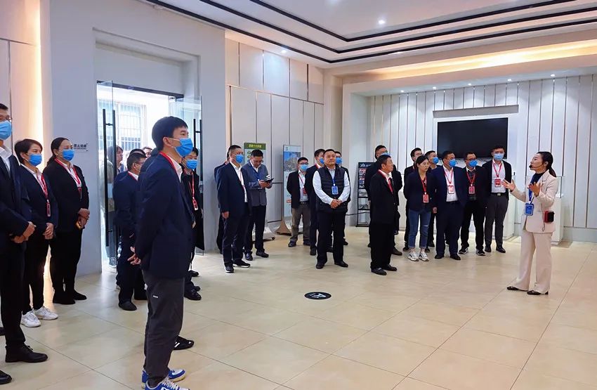 杭州宇中高虹照明电器有限公司一行领导悉奥涂料考察