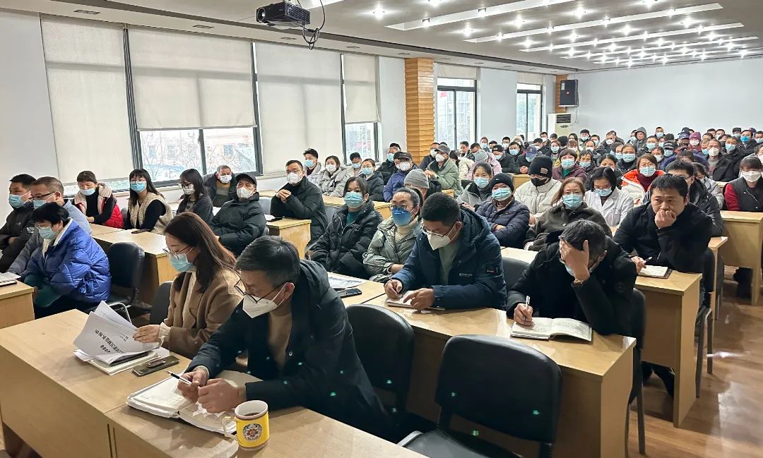 曼得丽“破釜沉舟 背水一战”年终工作总结大会