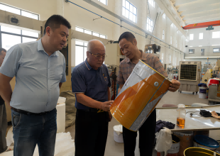 江苏省涂料行业协会副会长兼秘书长丁智莅临金鹏包装交流考察