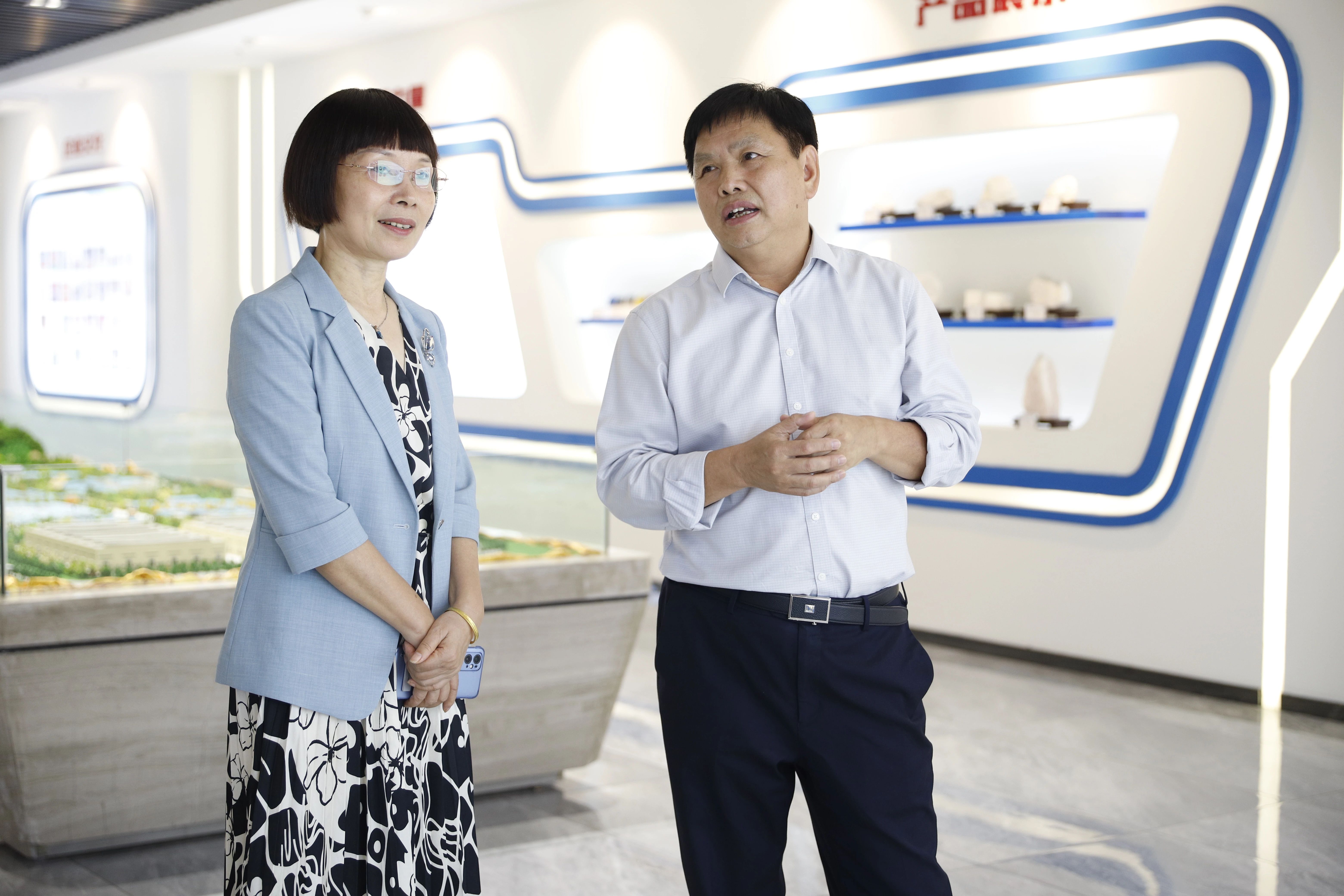 吉安市委社会工作部闵赛珍一行走进广源调研民营企业党建工作