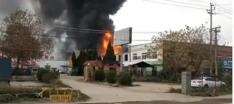 山东一醇酸漆稀料仓库起火 未造成人员伤亡