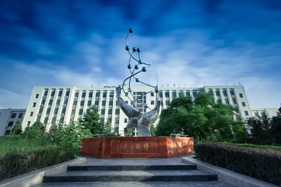 北化张军营教授凭借光学模组固化收缩微补偿入围华为火花奖