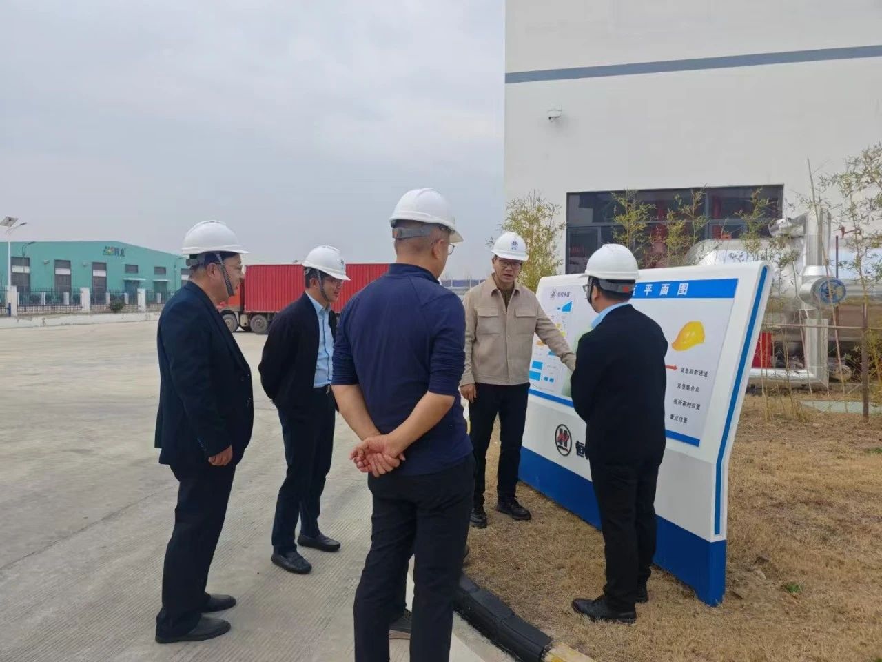 广涂协吕水列秘书长一行到访安徽恒和生产基地