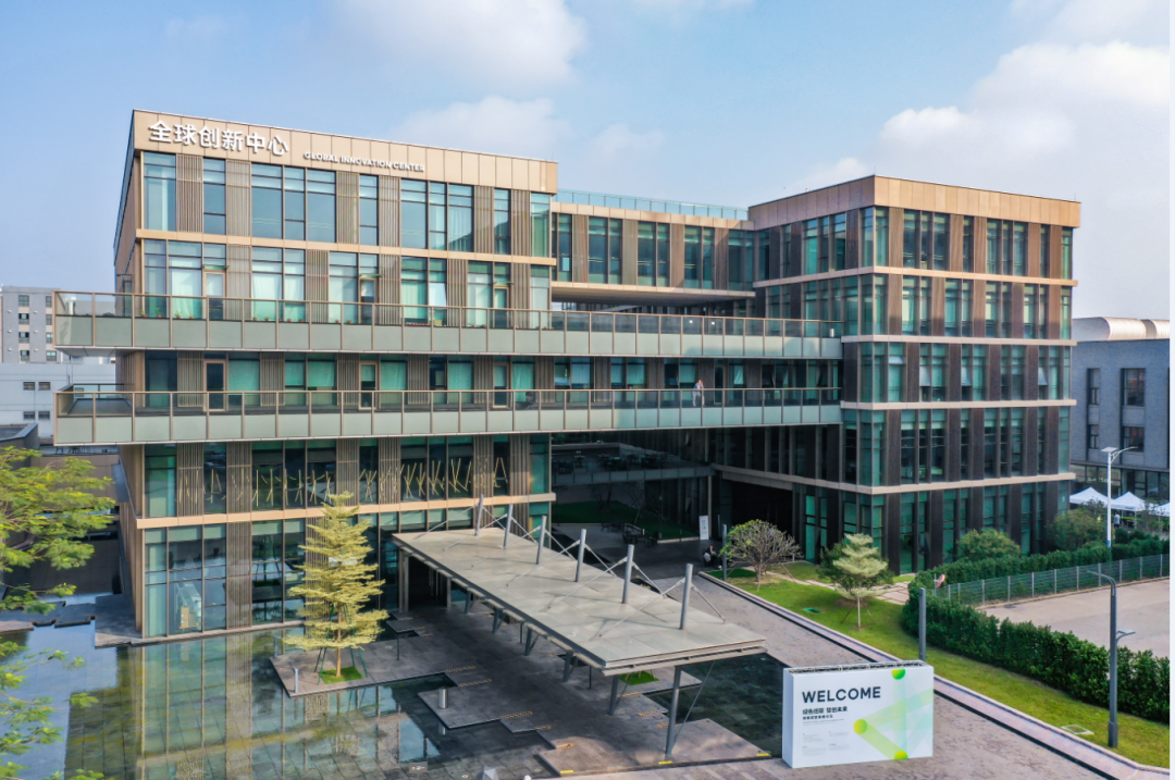 战略突破！伊之密&万华化学加速聚氨酯模内喷涂产业化