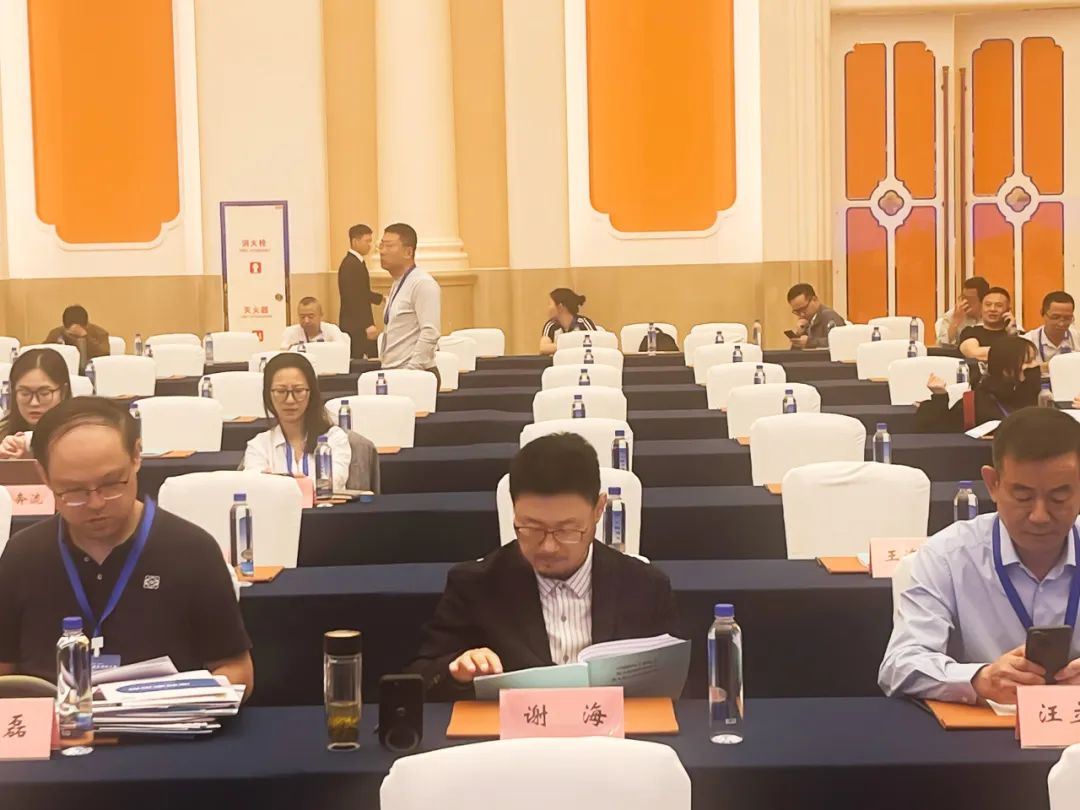 冠军集团董事长谢海出席2025中国国际涂料大会 引领工业防护涂料发展