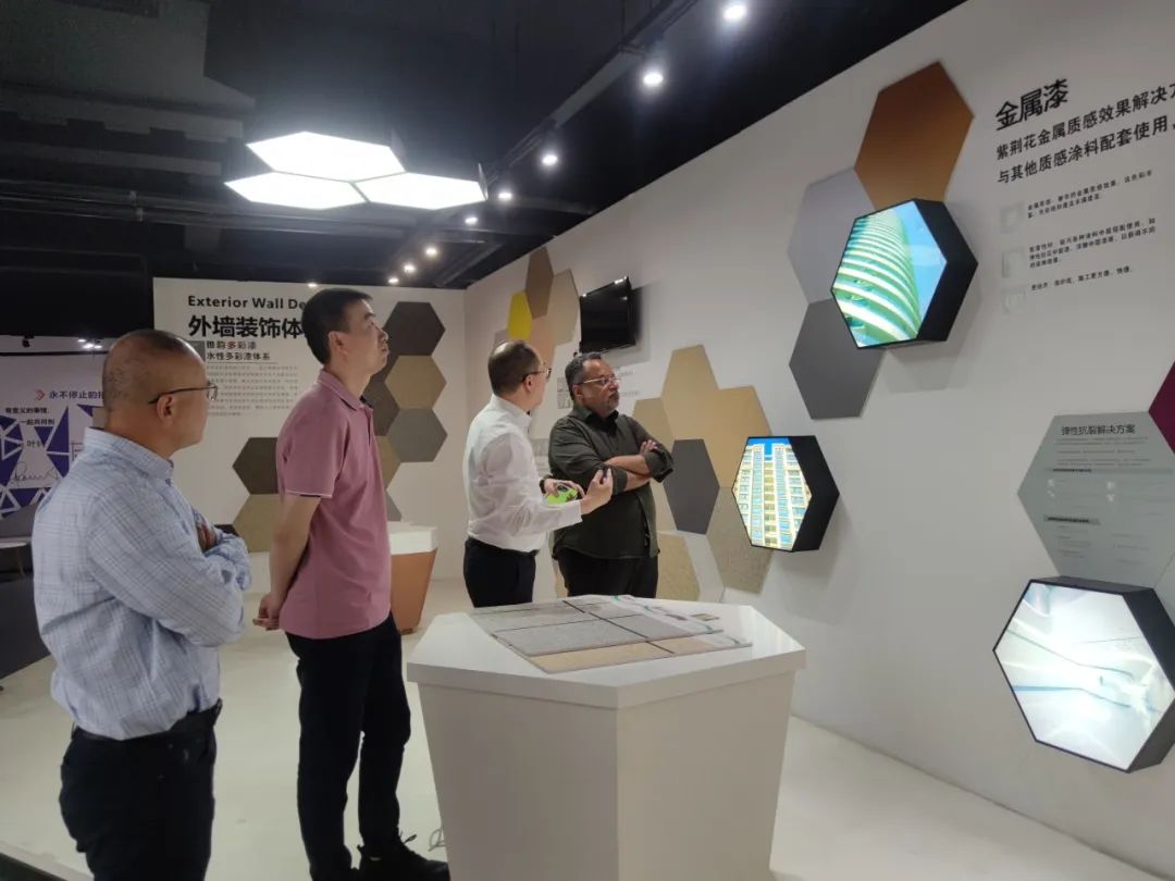 洪大集团董事长参观紫荆花涂料，共探出海新机遇