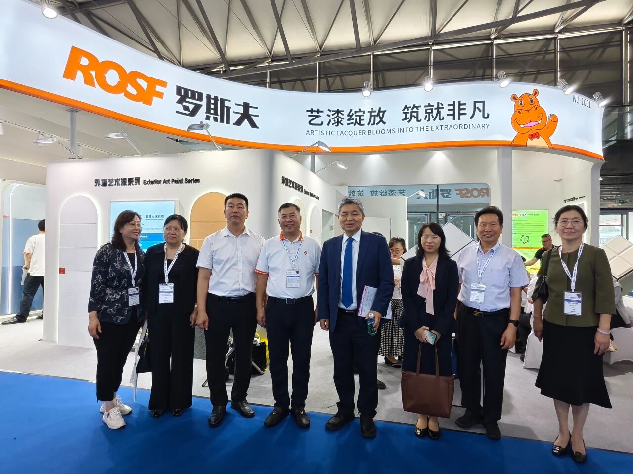 一“转”惊艳！罗斯夫玉石漆魔方“炸场”2025国际涂料博览会