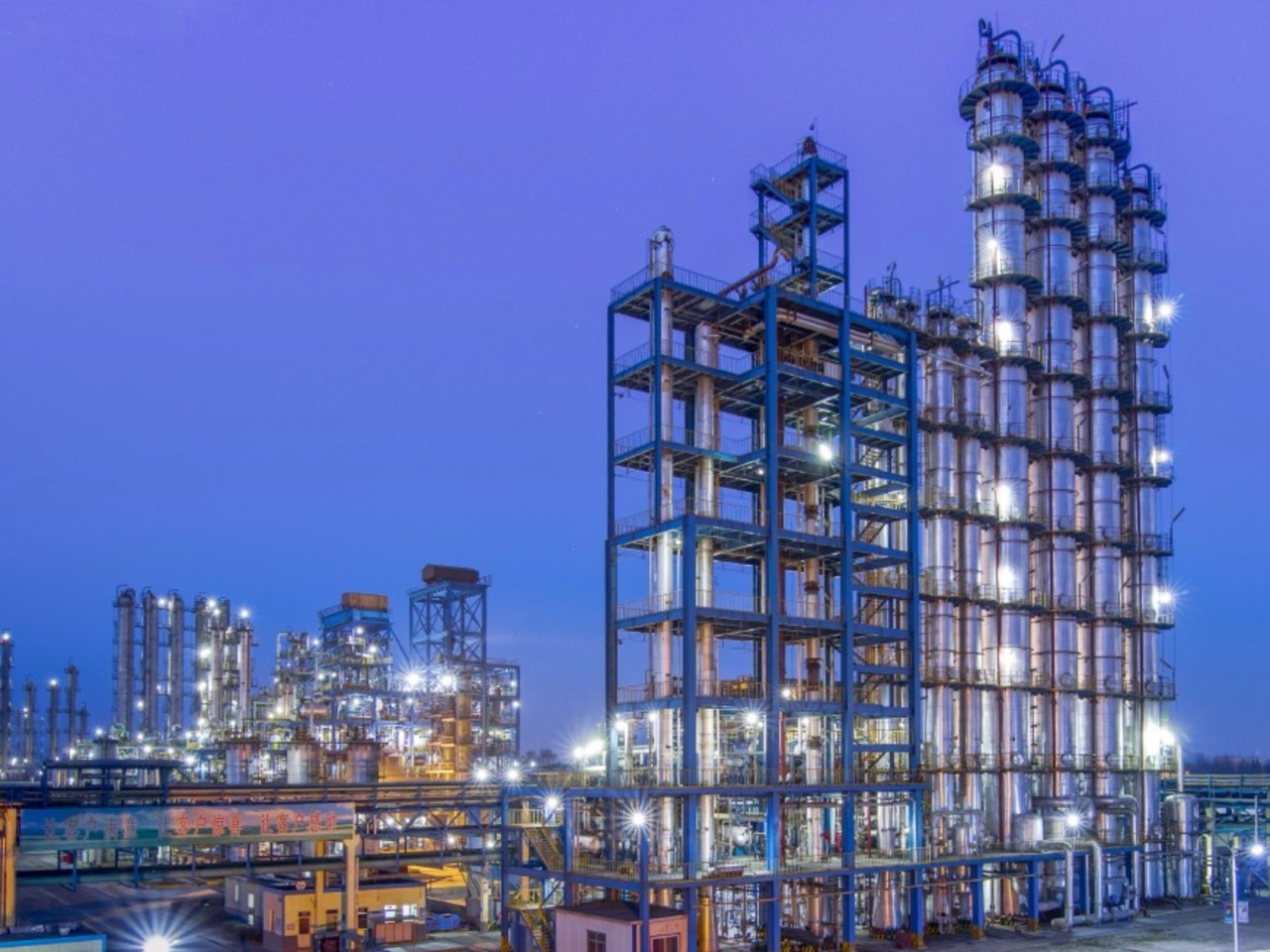 从盈利5676万到亏损1930万 东岳硅材上市后首亏！