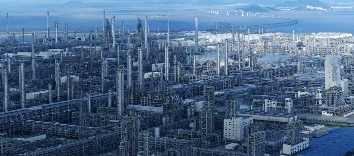荣盛石化炼油盈利修复聚酯高增，2026年Q1净利暴增378%