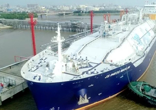 全球最大的乙烷运输船新浦化学5万GT乙烷船靠泊泰兴港